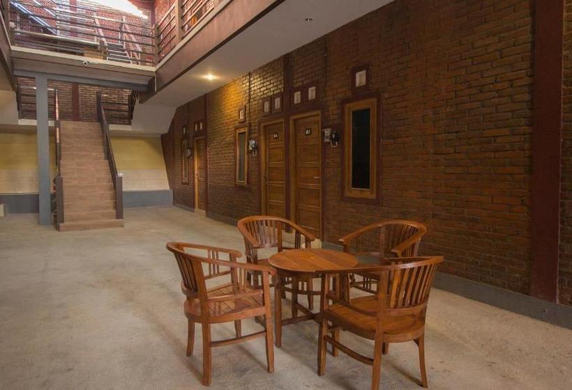 فندق Oyo 952 Annisa Syariah Residence