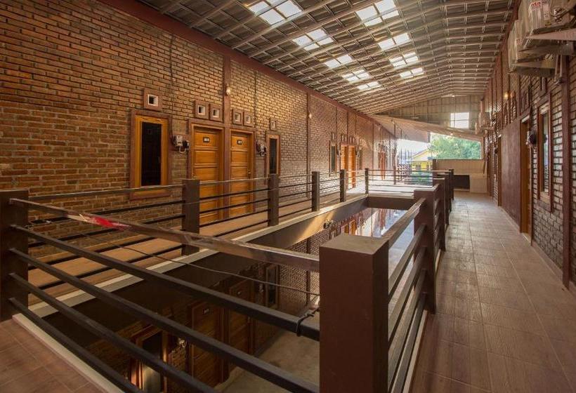 فندق Oyo 952 Annisa Syariah Residence