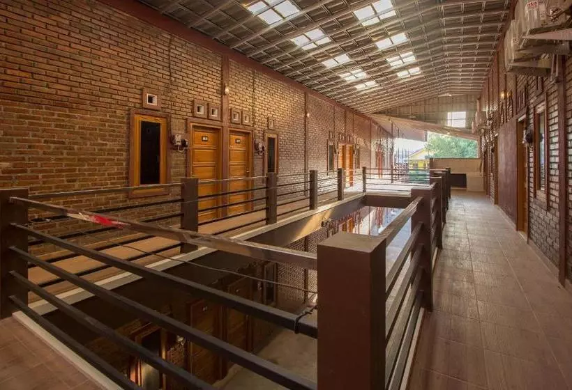 هتل Oyo 952 Annisa Syariah Residence