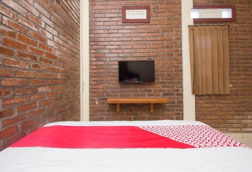 فندق Oyo 952 Annisa Syariah Residence