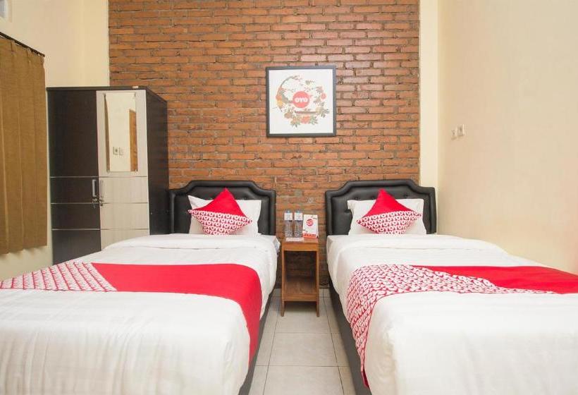 فندق Oyo 952 Annisa Syariah Residence
