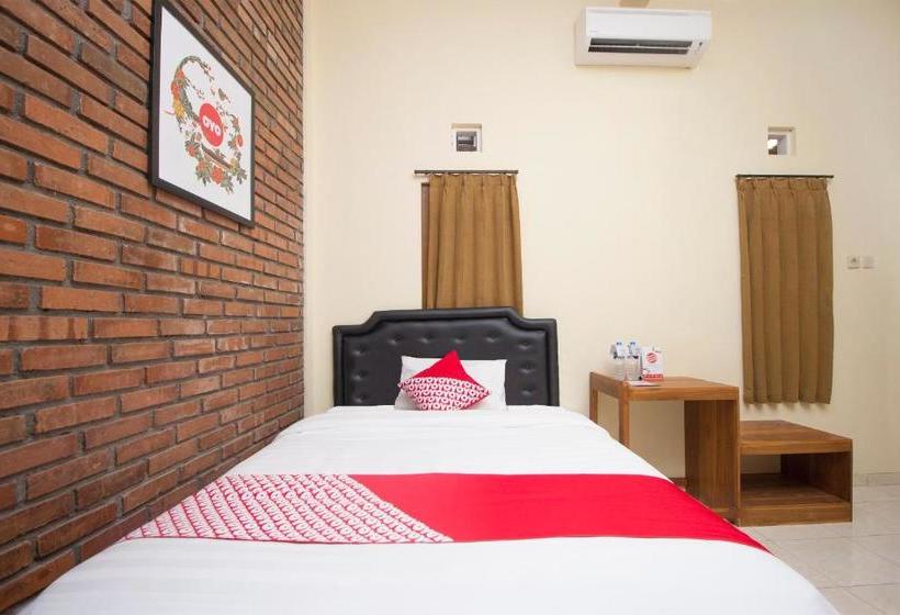 فندق Oyo 952 Annisa Syariah Residence