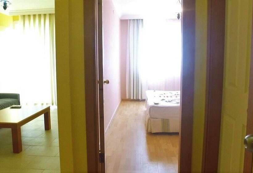 هتل Royal Nas Resort