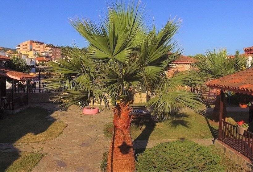 هتل Royal Nas Resort