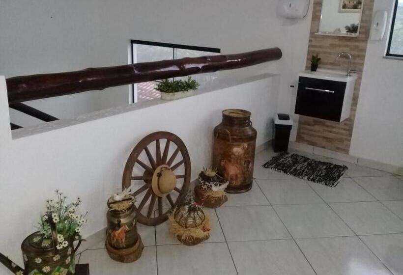 ペンション Pousada Manacá