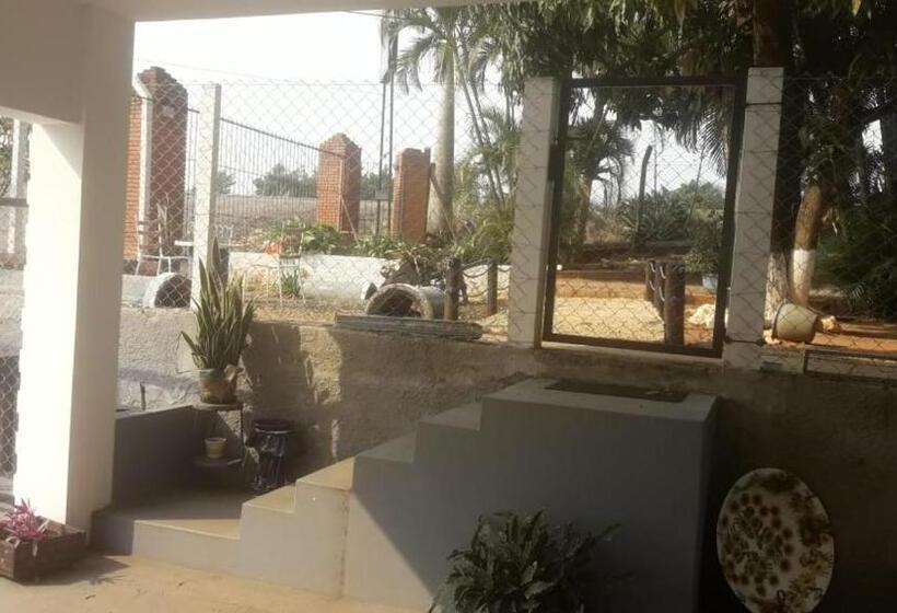 ペンション Pousada Manacá