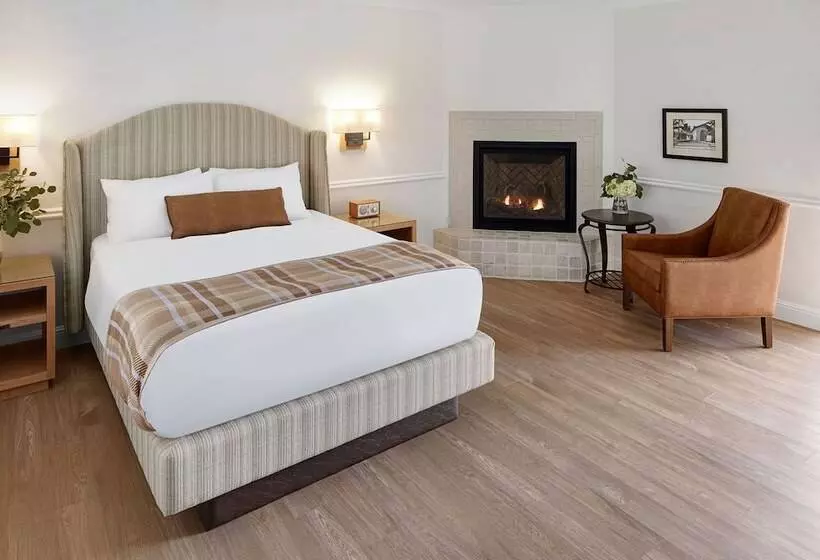 هتل Coachman's Inn, A Four Sisters Inn