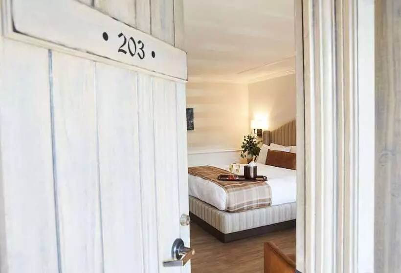 هتل Coachman's Inn, A Four Sisters Inn