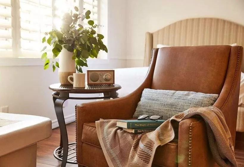 هتل Coachman's Inn, A Four Sisters Inn