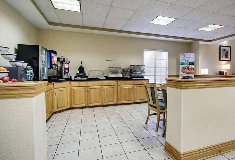 호텔 Columbia Inn & Suites