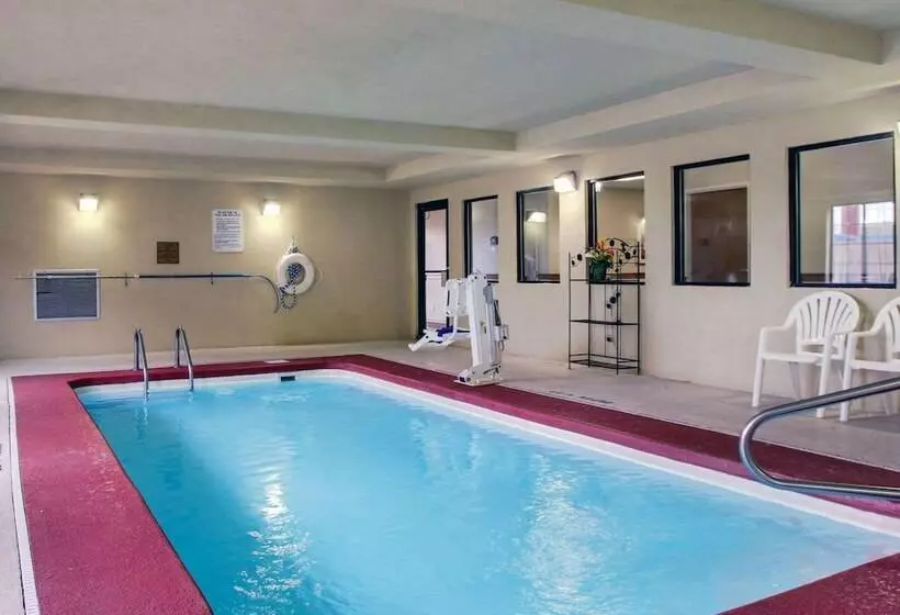 Отель Columbia Inn & Suites