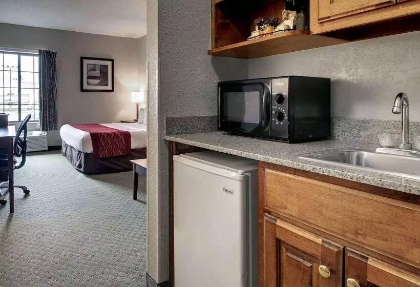 Отель Columbia Inn & Suites