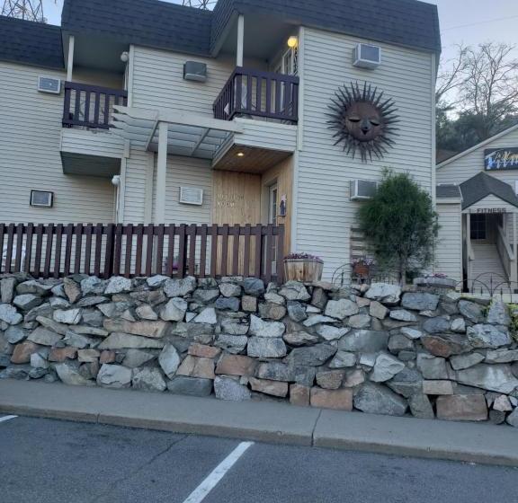 فندق Columbia River Inn