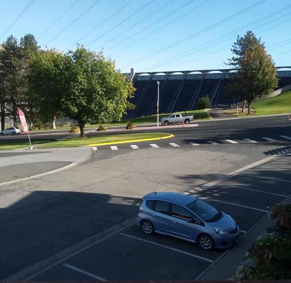 فندق Columbia River Inn