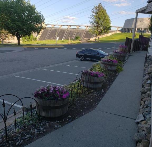 فندق Columbia River Inn