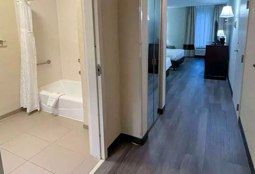 هتل Comfort Inn Pinehurst   Southern Pines