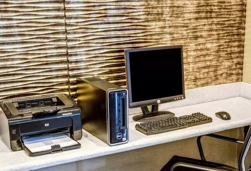 ホテル Comfort Inn & Suites North Greenfield