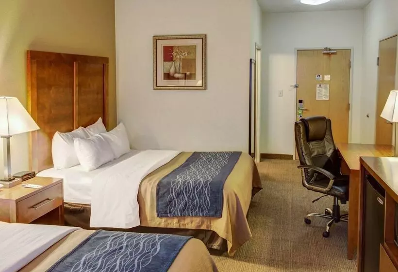 فندق Comfort Inn & Suites North Greenfield