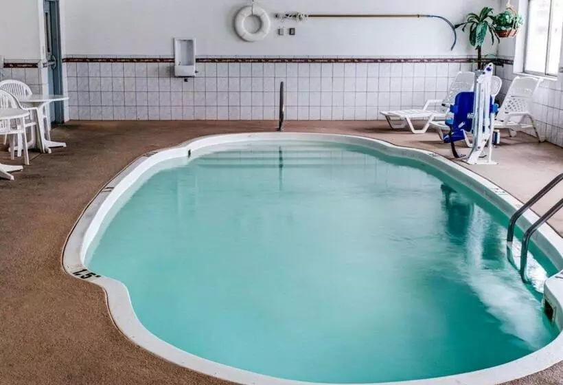 فندق Comfort Inn & Suites North Greenfield