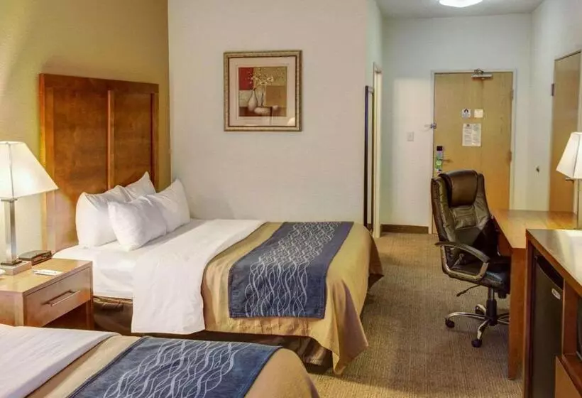 فندق Comfort Inn & Suites North Greenfield