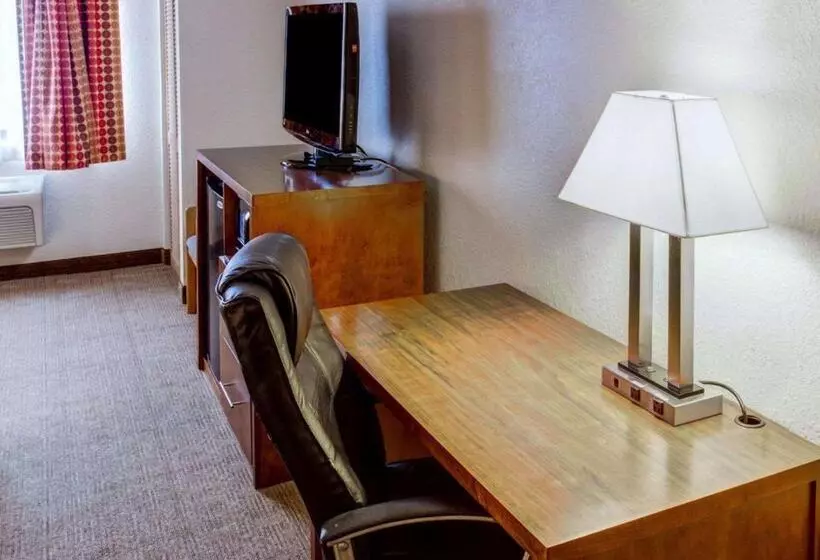 فندق Comfort Inn & Suites North Greenfield