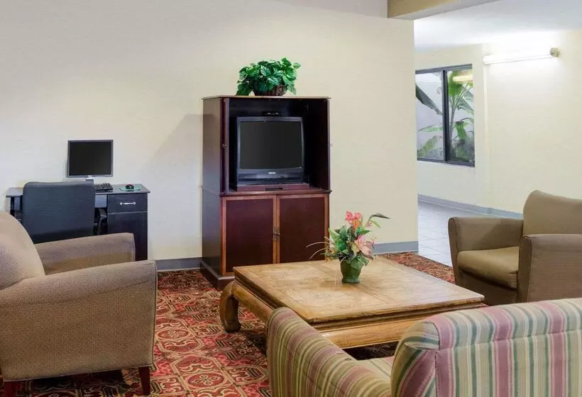 Отель Econo Lodge