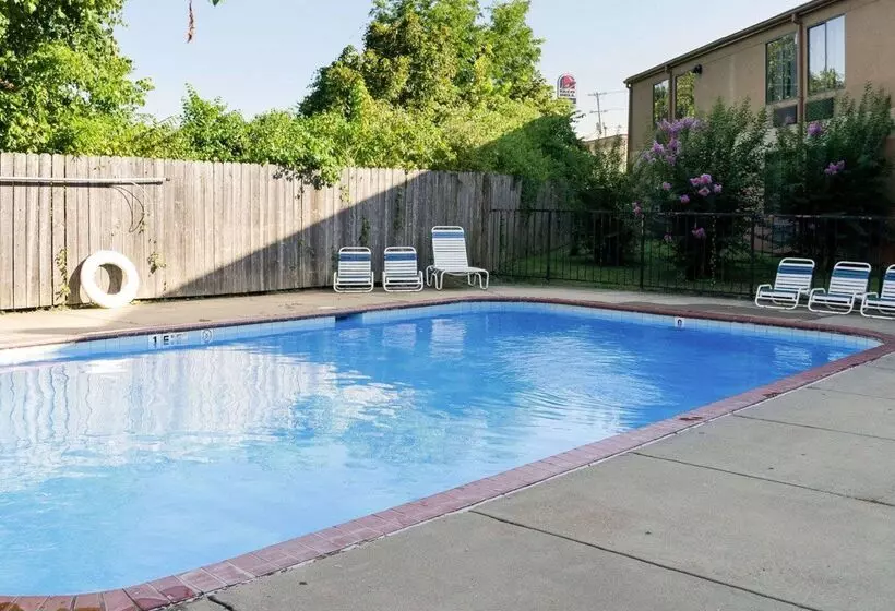 Отель Econo Lodge