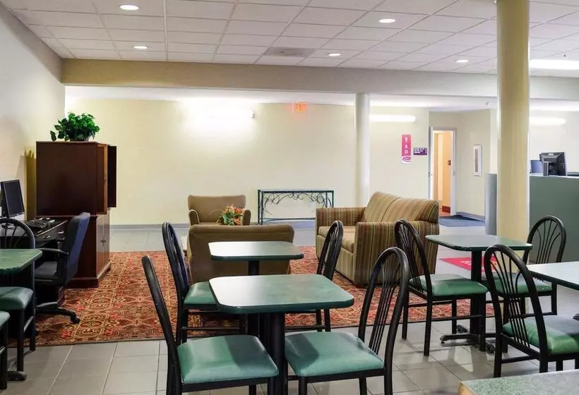 Отель Econo Lodge