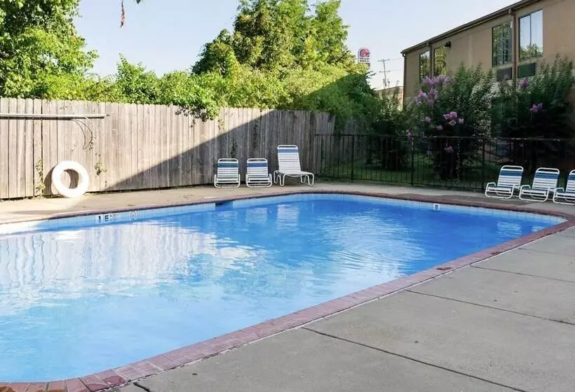 Отель Econo Lodge