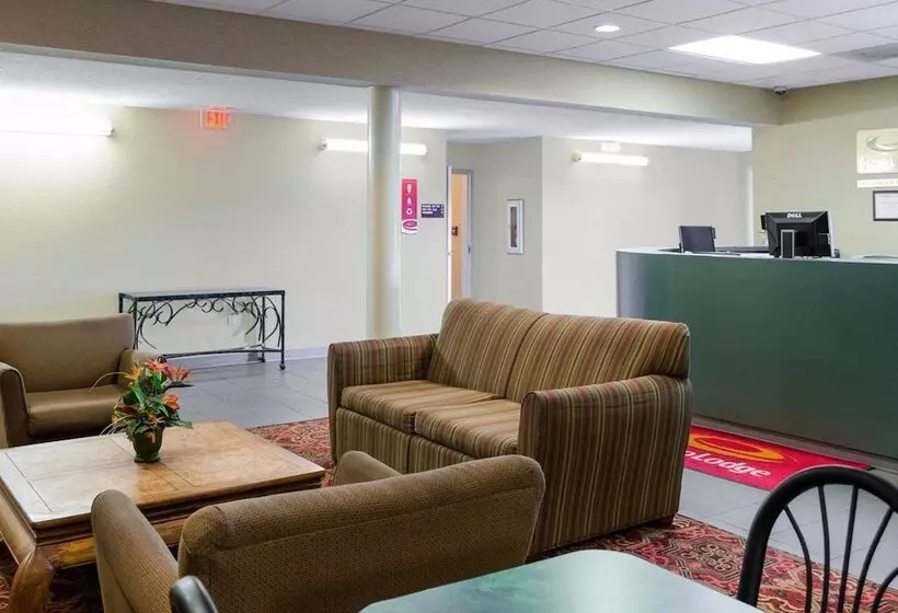 Отель Econo Lodge