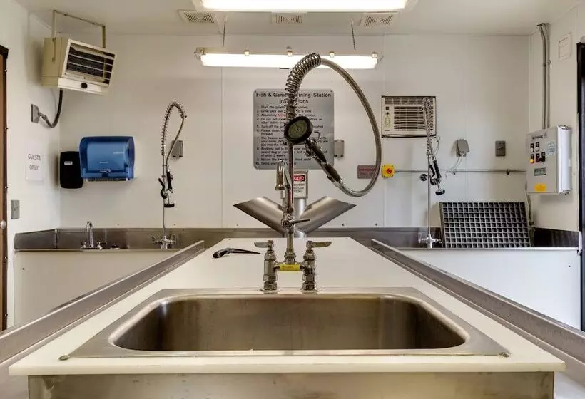 هتل Fireside Inn And Suites