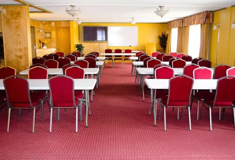 هتل Fireside Inn And Suites