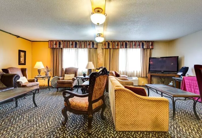 هتل Fireside Inn And Suites