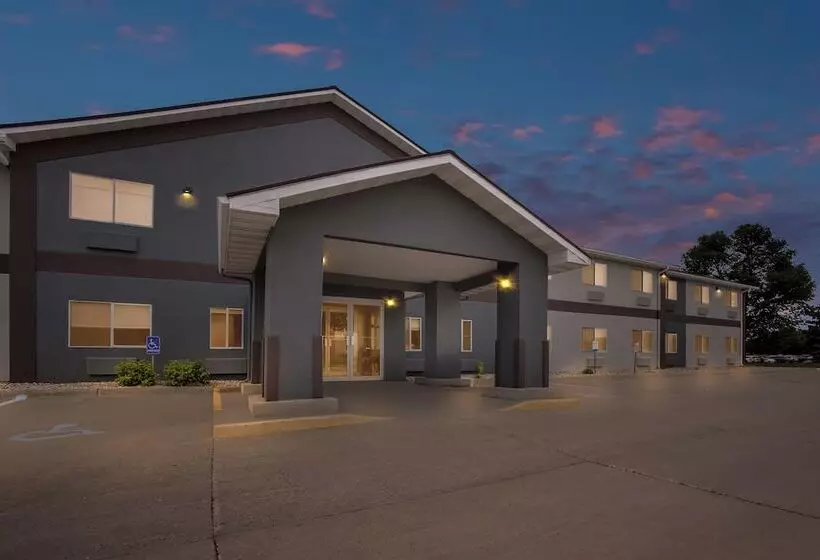 هتل Quality Inn Brookings University