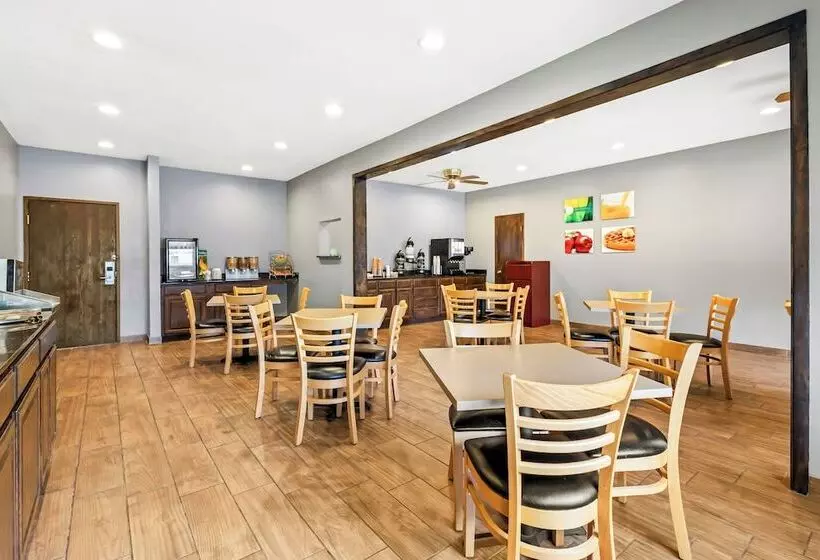 هتل Quality Inn Brookings University