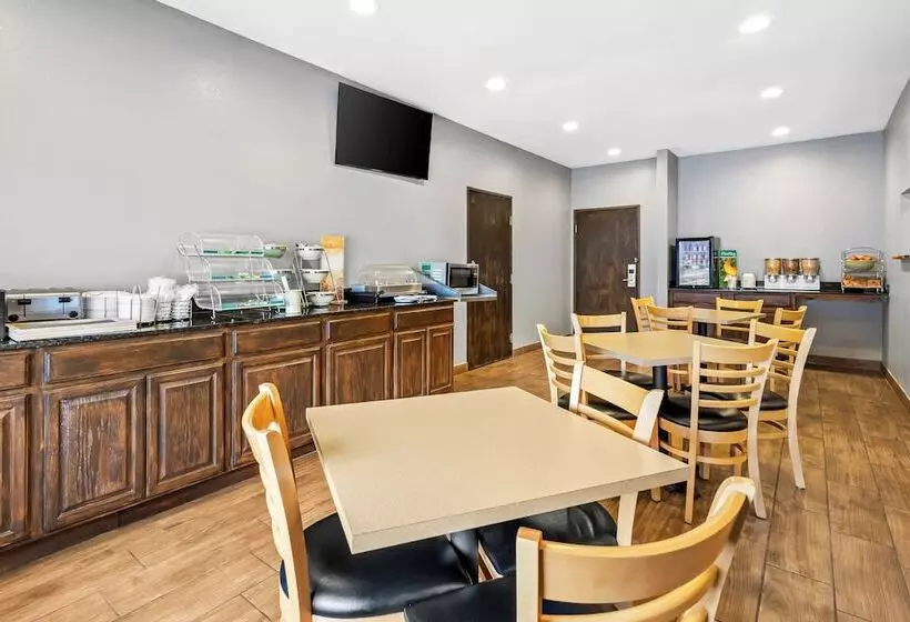 هتل Quality Inn Brookings University