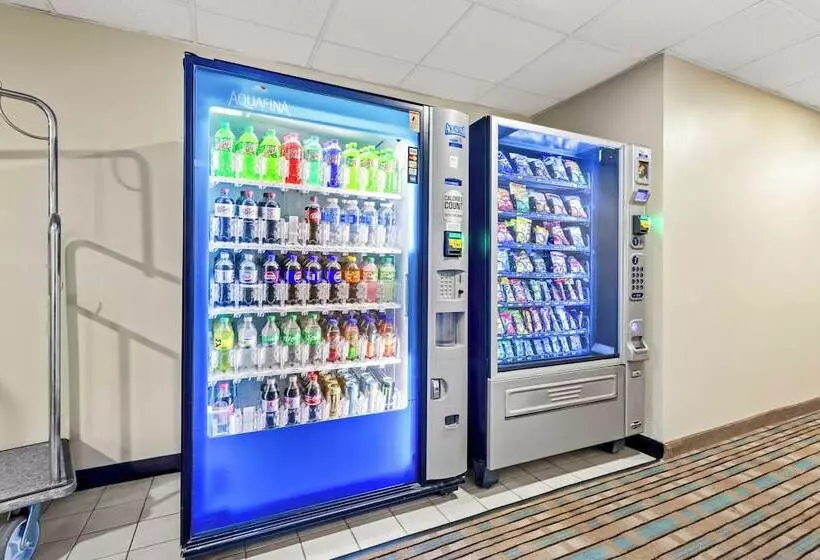 هتل Quality Inn Brookings University