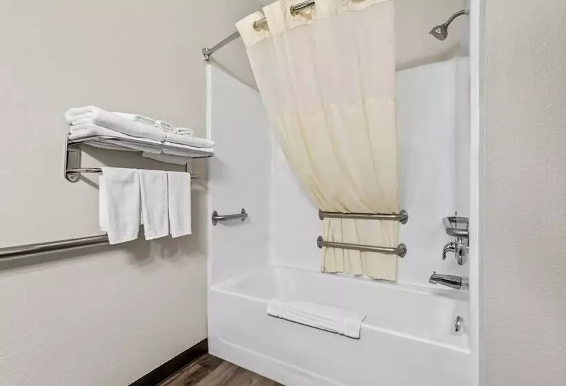 هتل Quality Inn Brookings University