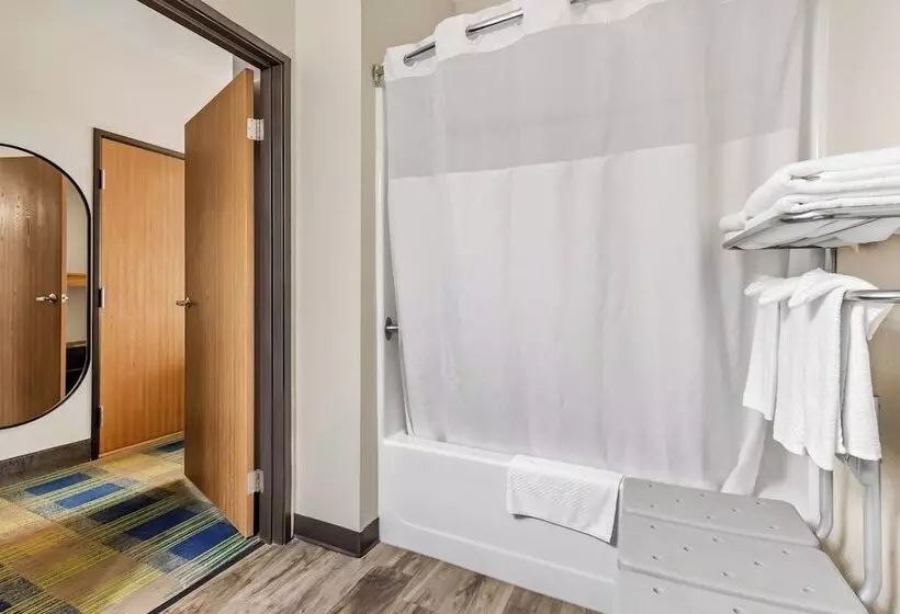 هتل Quality Inn Brookings University