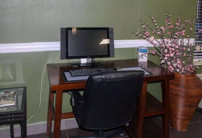 Отель Quality Inn North Vernon