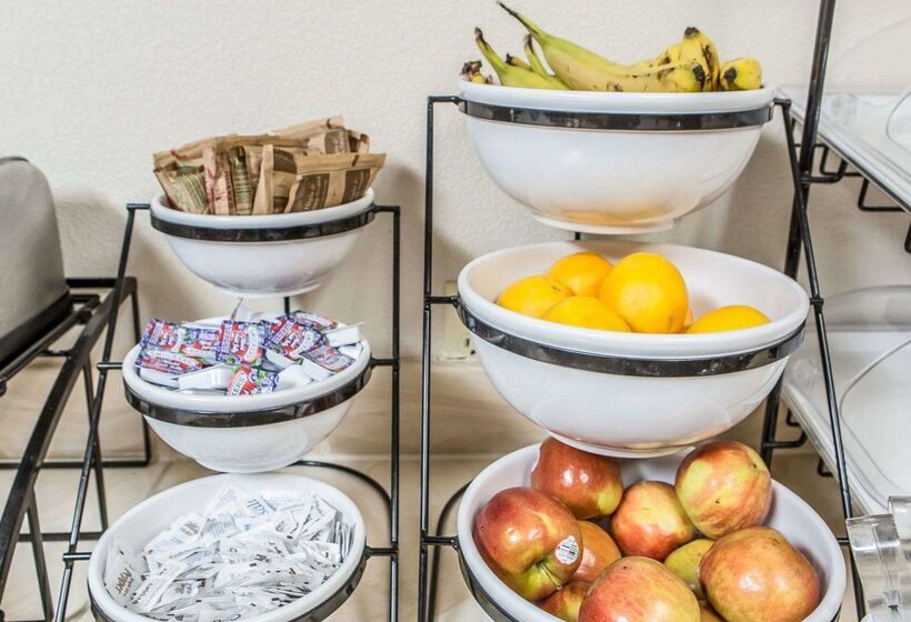 호텔 Quality Inn & Suites