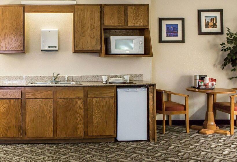 호텔 Quality Inn & Suites