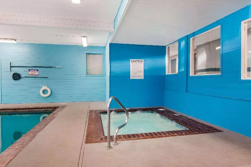 호텔 Quality Inn & Suites Wilsonville