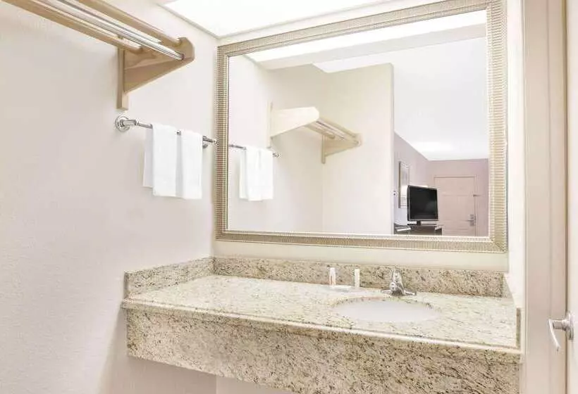 Отель Super 8 By Wyndham Corpus Christi