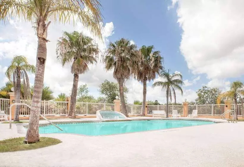 Отель Super 8 By Wyndham Corpus Christi