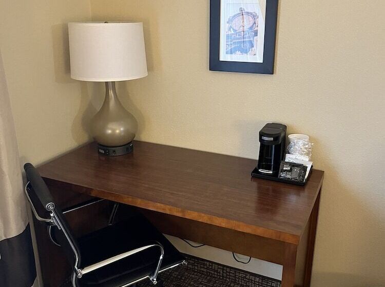 Отель Wingate By Wyndham Pittsburgh West Mifflin