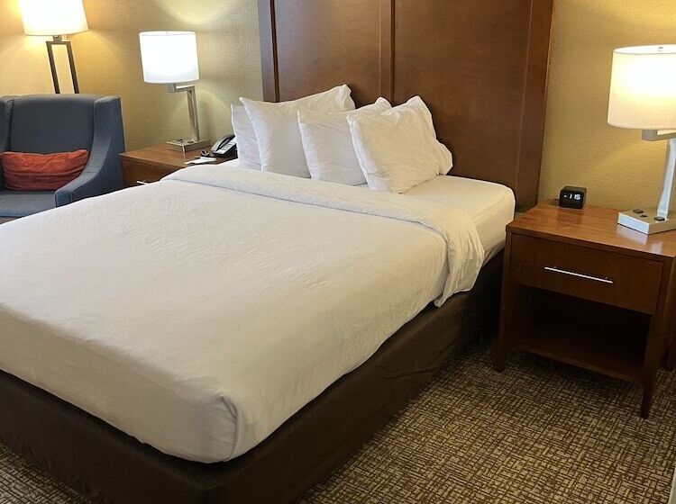 Отель Wingate By Wyndham Pittsburgh West Mifflin