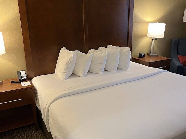 Отель Wingate By Wyndham Pittsburgh West Mifflin