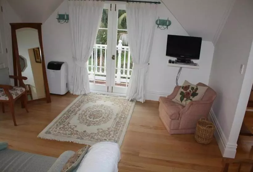 Aamiaismajoitus (B&B) Paheke Boutique Lodge