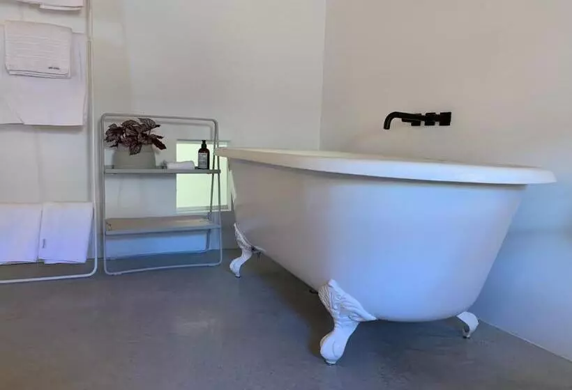 Hotel Fragile